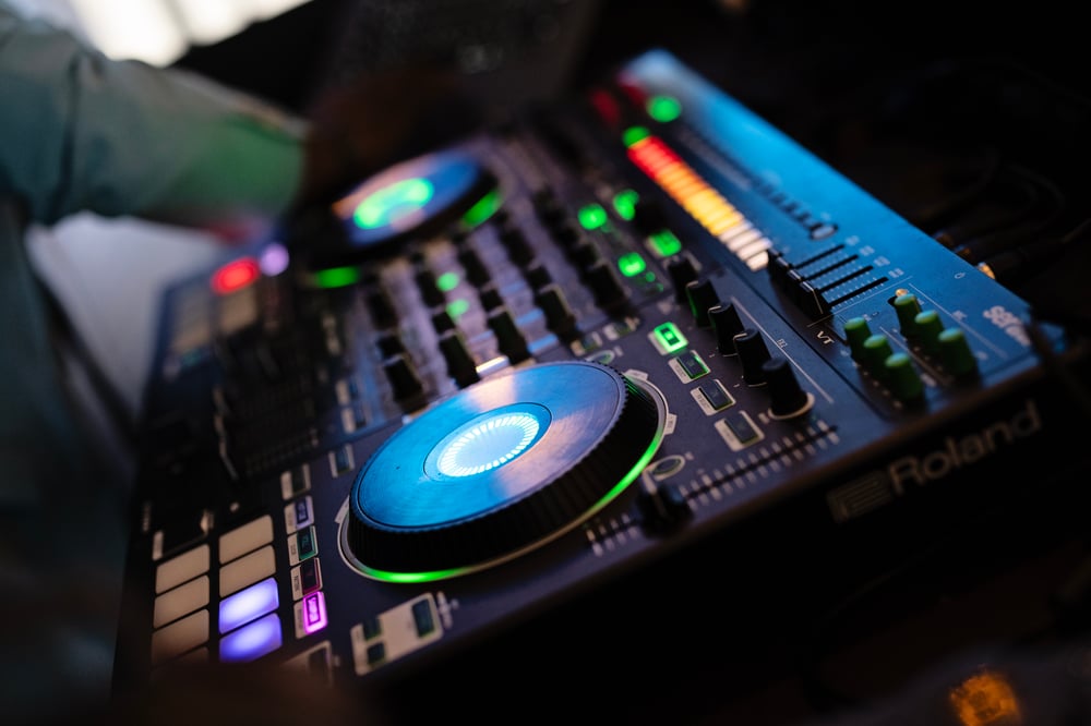 DJ